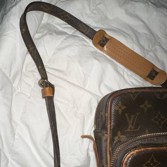 AUTHENTIC VINTAGE LOUIS VUITTON CROSSBODY - Picture 7 of 12
